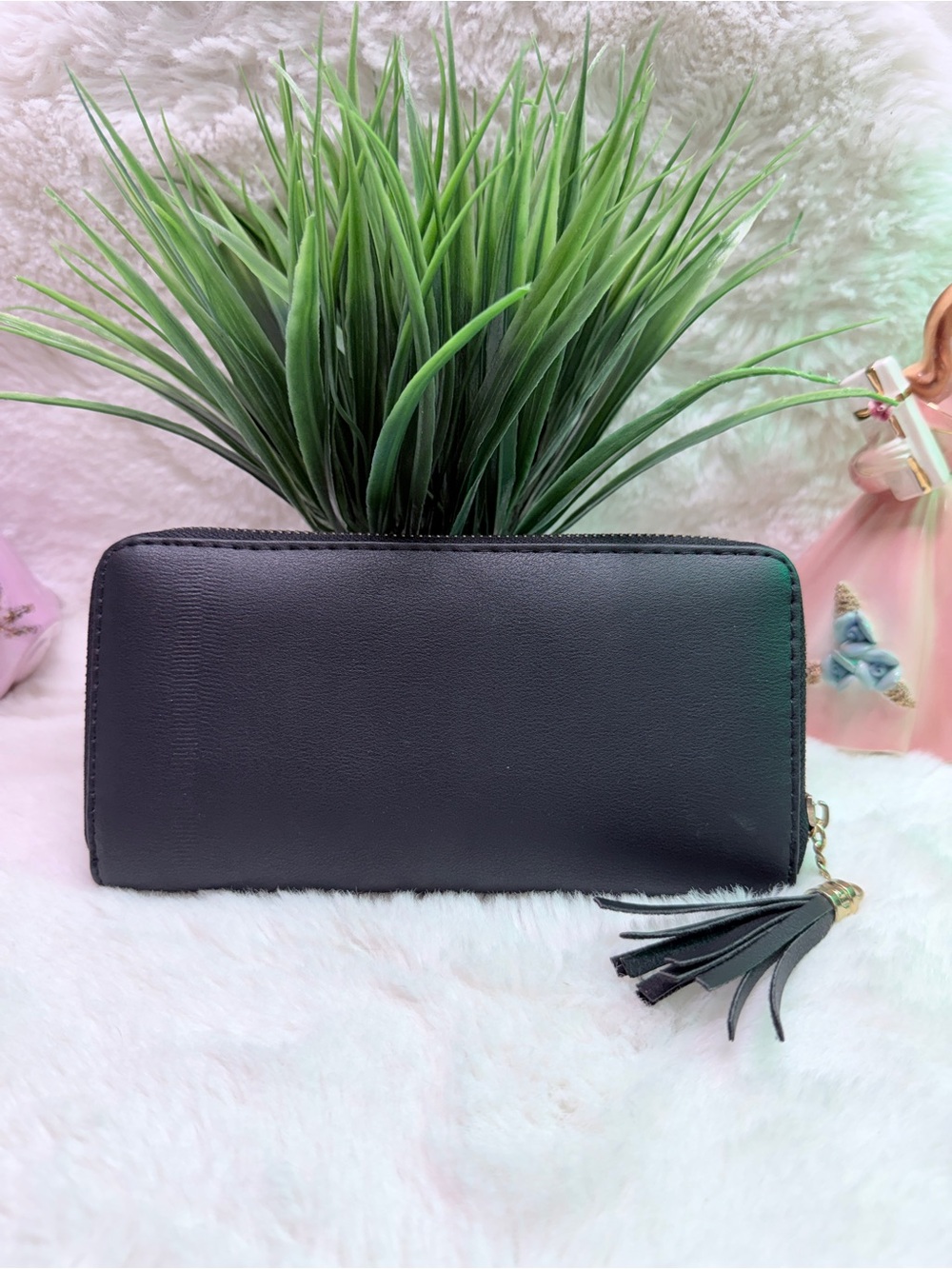 Black and Gold Women’s Zip-Around Wallet with Tassel 🔥 Appears New - Picture 3 of 3